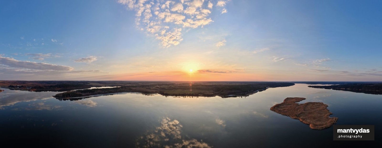 Kaunas Reservoir, spring golden hour