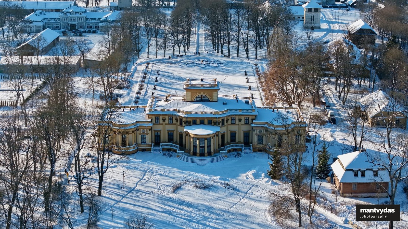 Trakų Vokė Manor, winter afternoon