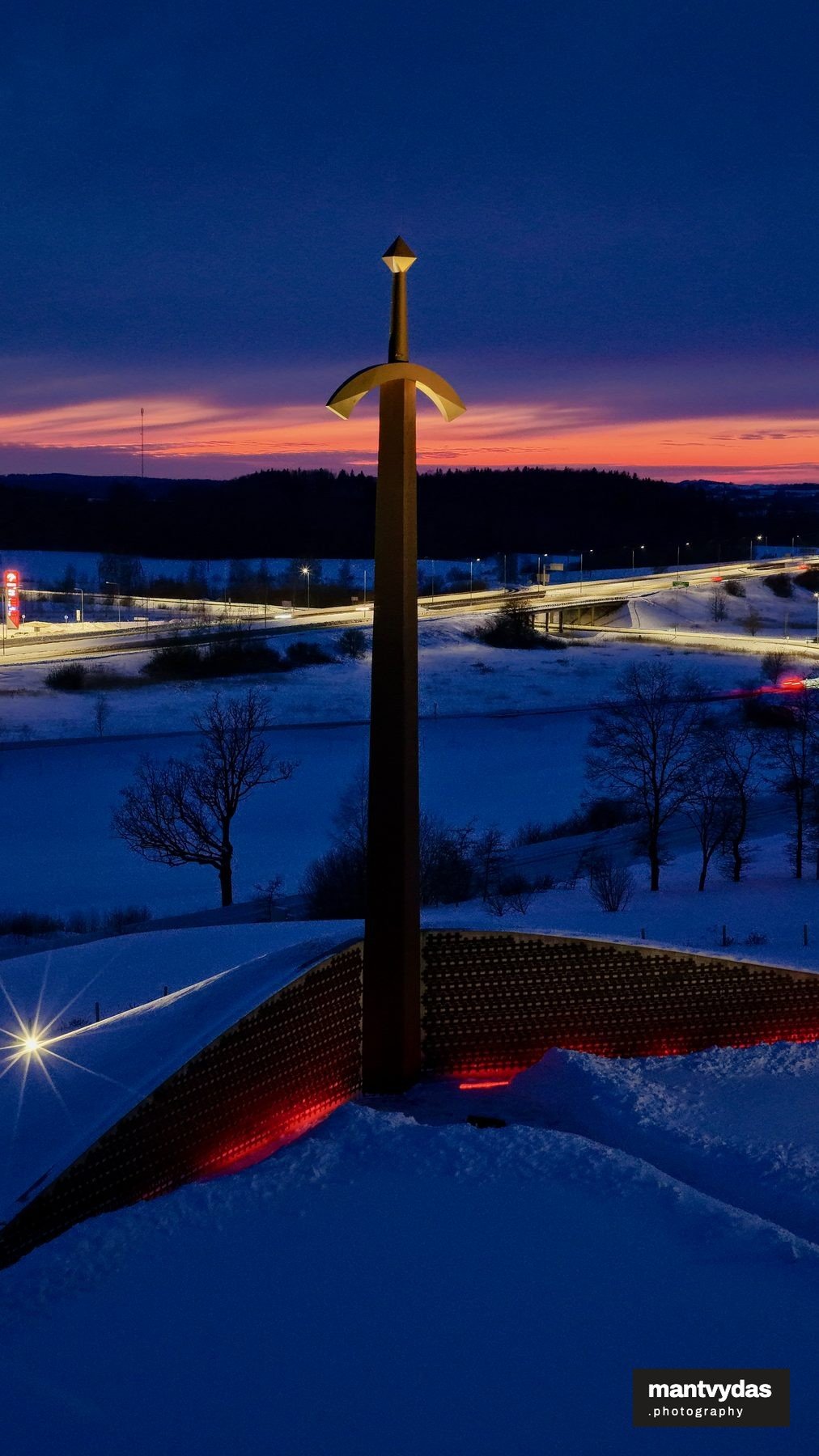 Kryžkalnis Partisan Memorial, winter blue hour